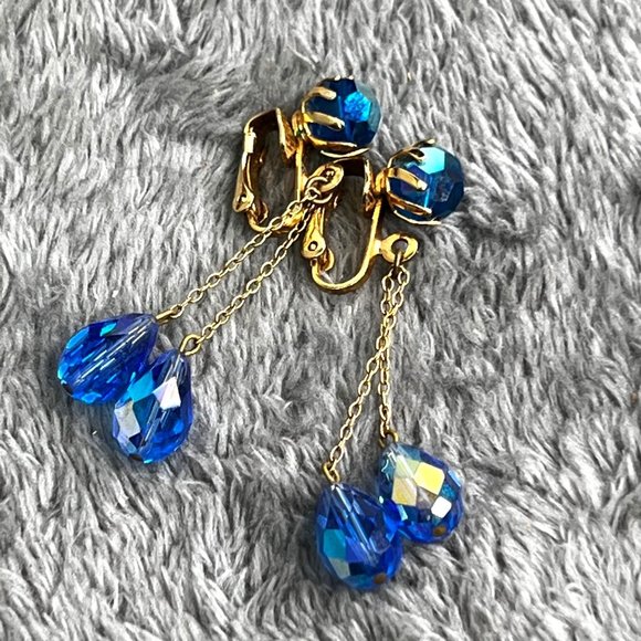 Vintage Blue Teardrop Crystal Dangle Clip On Earrings Gold Tone Bright - Picture 2 of 6